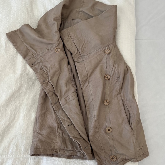 All Saints Kadian Soft Leather Gilet Vest w/ Asymmetrical Collar in Taupe Size 6 - Picture 6 of 8